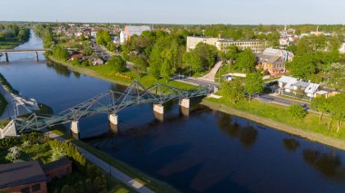 Kedainiai, Litvanya 'daki Nevezis Nehri üzerindeki yaya köprüsü.