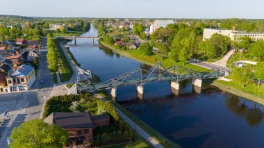Kedainiai, Litvanya 'daki Nevezis Nehri üzerindeki yaya köprüsü.