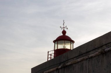 Nazar 'ın ünlü kırmızı feneri, Avrupa' nın batısında yer alır (Portekiz).)