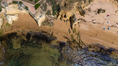 Armsau de Pera, okyanus kıyısındaki doğal kayalık kıyısı, Portekiz