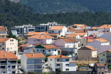 Nazare kasabasının panoramik manzarası yukarıdan, Portekiz 06: 13 2024