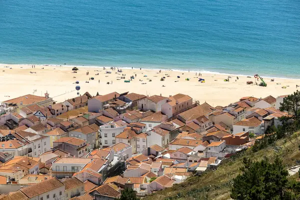 Nazare kasabasının panoramik manzarası yukarıdan, Portekiz 06: 13 2024