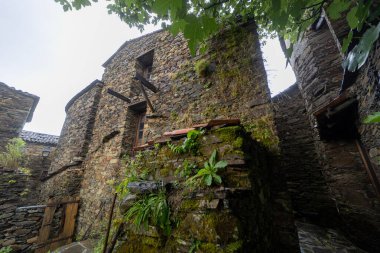 Talasnal: Antik Mimari, Taş Evler ve Dar Sokak 19 Haziran 2024 Portekiz 'de Bir Turist Mucizesi