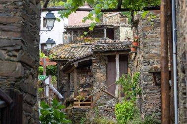 Talasnal: Antik Mimari, Taş Evler ve Dar Sokak 19 Haziran 2024 Portekiz 'de Bir Turist Mucizesi