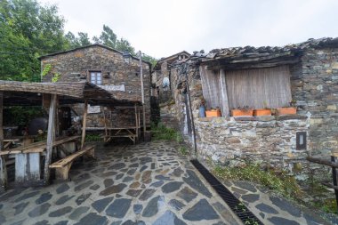 Talasnal: Antik Mimari, Taş Evler ve Dar Sokak 19 Haziran 2024 Portekiz 'de Bir Turist Mucizesi