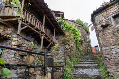 Talasnal: Antik Mimari, Taş Evler ve Dar Sokak 19 Haziran 2024 Portekiz 'de Bir Turist Mucizesi