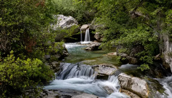 Fransa 'da Courmes ve Gourdon yakınlarındaki Şelale 