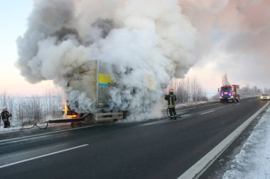 Kar ve Yangın: Kaunas Klaipda Otoyolu 'nda Kış Süresince Karavan Olayı 