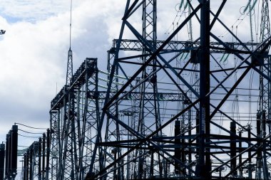 Yüksek Voltaj Aktarım İstasyonu: Elektrik Güç Ağlarının Belkemiği ve Enerji Akış Yönetiminin Riskleri