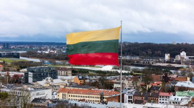 Dalgalı Litvanya Bayrağıyla Kaunas Panoraması