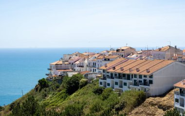 Nazare kasabasının panoramik manzarası yukarıdan, Portekiz 06: 13 2024