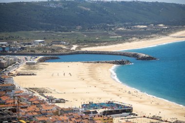 Nazare kasabasının panoramik manzarası yukarıdan, Portekiz 06: 13 2024