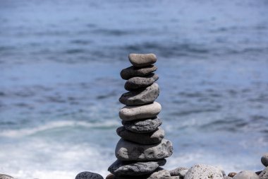  Okyanus 'tan Taş Dengesi Kulesi