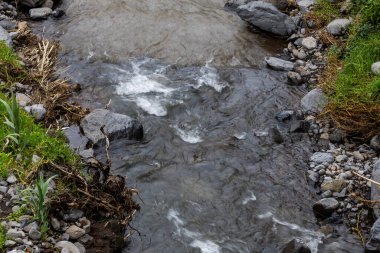 Madeira Kayalıkları İçinden Şelale Gibi Su