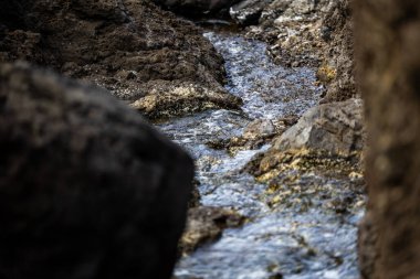 Madeira Kayalıkları İçinden Şelale Gibi Su