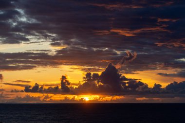 Madeira 'da Atlantik Gündoğumu' nun dramatik şafağı