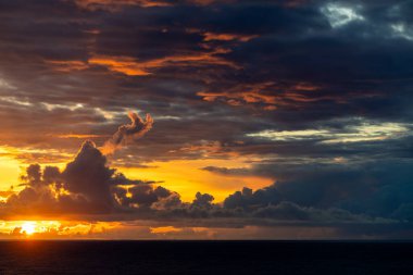 Madeira 'da Atlantik Gündoğumu' nun dramatik şafağı