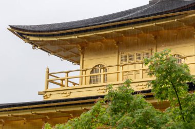 Kinkaku-ji Altın Tapınağı Yağmurda, Antik Japon Atmosferi