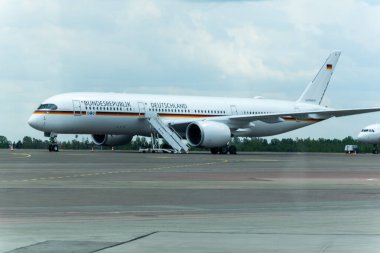 Alman Devlet Hava Yolları A350 Konrad Adenauer, Şansölyeler Toplantısı sırasında Vilnius Havaalanı 'nda 