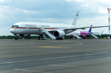 Alman Devlet Hava Yolları A350 Konrad Adenauer, Şansölyeler Toplantısı sırasında Vilnius Havaalanı 'nda 