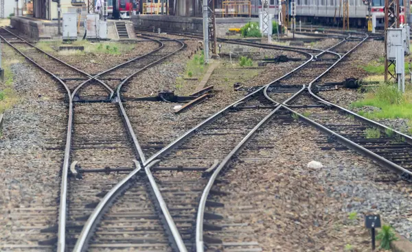 Japon Demiryolu Altyapısı: Hassasiyet, İşaretler ve Hızın Labirenti