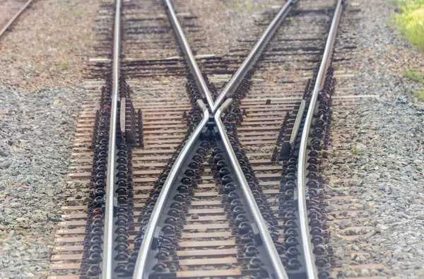 Japon Demiryolu Altyapısı: Hassasiyet, İşaretler ve Hızın Labirenti