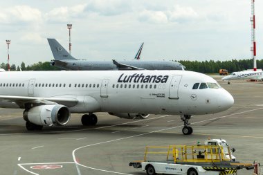 Lufthansa Airbus A321 Vilnius Havaalanı 05 22 2025 'te kalkışa hazırlanıyor.
