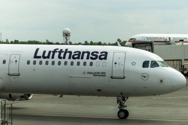 Lufthansa Airbus A321 Vilnius Havaalanı 05 22 2025 'te kalkışa hazırlanıyor.