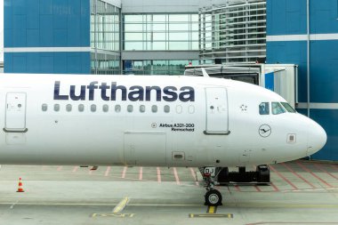 Lufthansa Airbus A321 Vilnius Havaalanı 05 22 2025 'te kalkışa hazırlanıyor.