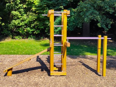 Fiziksel güç geliştirmek ve güzel bir vücut geliştirmek için spor malzemeleri..