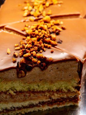 Çikolatalı Kek Ezilmiş Fındık Ezilmiş Çerez Üstü Profesyonel Tatlı Üstü Gurme Pasta Lokantası Zarif Pasta Dilimi Pasta Dilimi Pasta Fırını