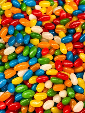 Renkli Jöleli Bezelyeler Çeşitli Tatlılar Makro Fotoğraf Lezzetli Tatlı Tatlı Tatlı Tatlı Çerez Çocuklar ve Yetişkinler için Canlı Yiyecekler Eğlenceli Şekerlemeler Tema Bayram Kutlaması HD Stok Görüntüsü