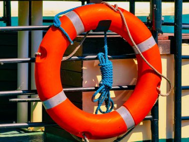 Parlak Turuncu Lifebuoy Halkası Gemi Demiryollarında Denizcilik ve Sahil Teması İçin Güvenlik Ekipmanı. 