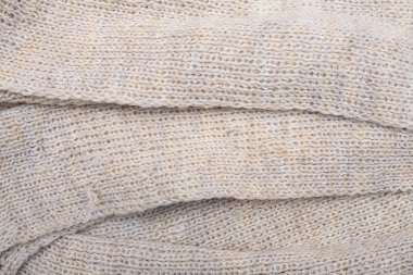 Bu resim güzel desenli örülmüş bir battaniye sergiliyor.