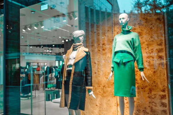 Einkaufsladen Danzig Polen Europa Schaufensterpuppen Damen Und Herren Winterkleidung Einem — Stockfoto