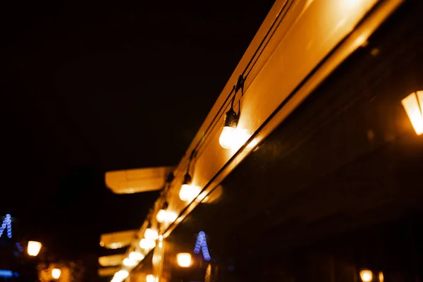 Muitas Lâmpadas Fio Iluminação Café Imagem Abstrata — Fotografia de Stock
