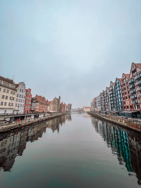Panoráma Gdansk Gyönyörű Óváros Felett Motlawa Folyó Köd Lengyelország — Stock Fotó