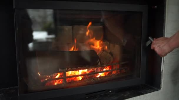 Tembakan Jarak Dekat Dari Api Yang Membakar Perapian — Stok Video