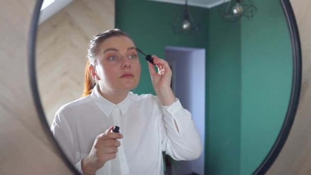 Beauty Portrait Woman Applying Makeup Looking Mirror Painting Eyelashes Mascara — Stock Video