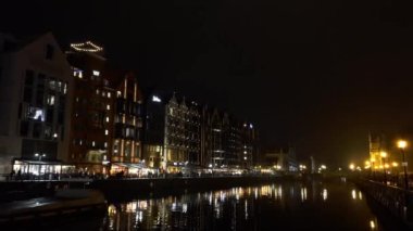 Gdansk eski kasabası ve ünlü vinç inanılmaz bir gündoğumunda. Gdansk. Polonya. 