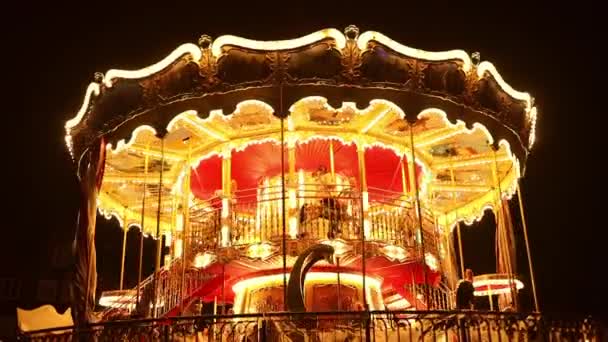 Old Carousel Park Three Horses Plane Traditional Fair Carousel Night — Vídeo de Stock