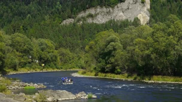 Unidentified People Taking Part Traditional River Rafting Dunajec River Poland — Vídeo de stock