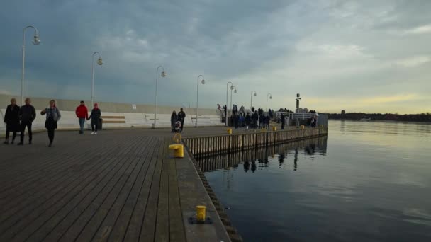 Pier Sopot All Alba Con Sorprendente Cielo Colorato Molti Yacht — Video Stock