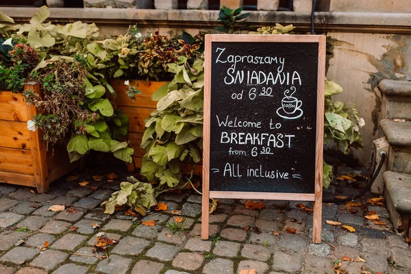 Caddedeki Siyah Restoran Menüsü Tahtası Polonya Nın Gdansk Kentindeki Bir — Stok fotoğraf