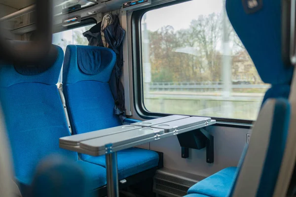 Modern Expressz Vonat Belső Kabinja Senki Kék Székben Ablakban Mozgásképtelenség — Stock Fotó