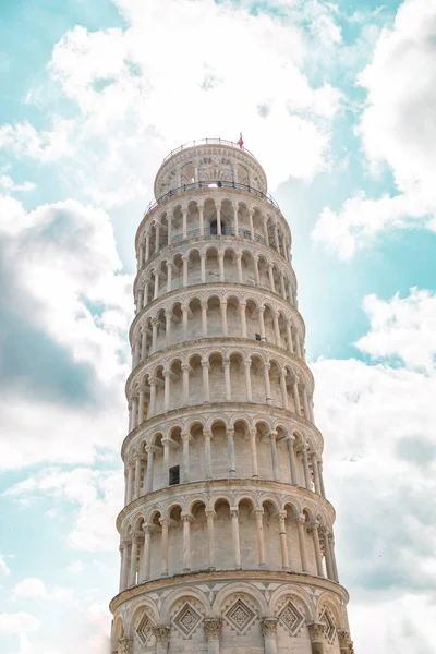 Torre Pisa Céu Azul Com Nuvens Sem Pessoas Foto Alta — Fotografia de Stock