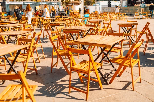 テーブルと椅子屋外レストランのための 高品質の写真 — ストック写真