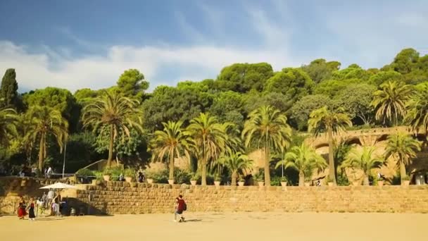 Barcelone Espagne Octobre 2022 Banc Céramique Dans Parc Guell Conçu — Video