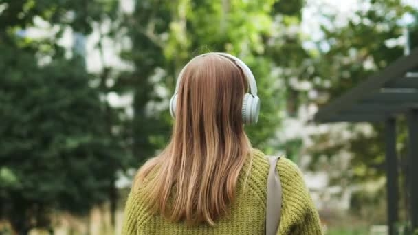 Peaceful Blonde Woman Modern Wireless Headphones Relax Listening Music Happy — Stockvideo