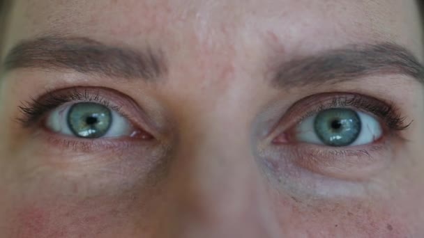 Close Shot Eye Opening Beautiful Blue Iris Healthy Eyesight Concept — Stock Video